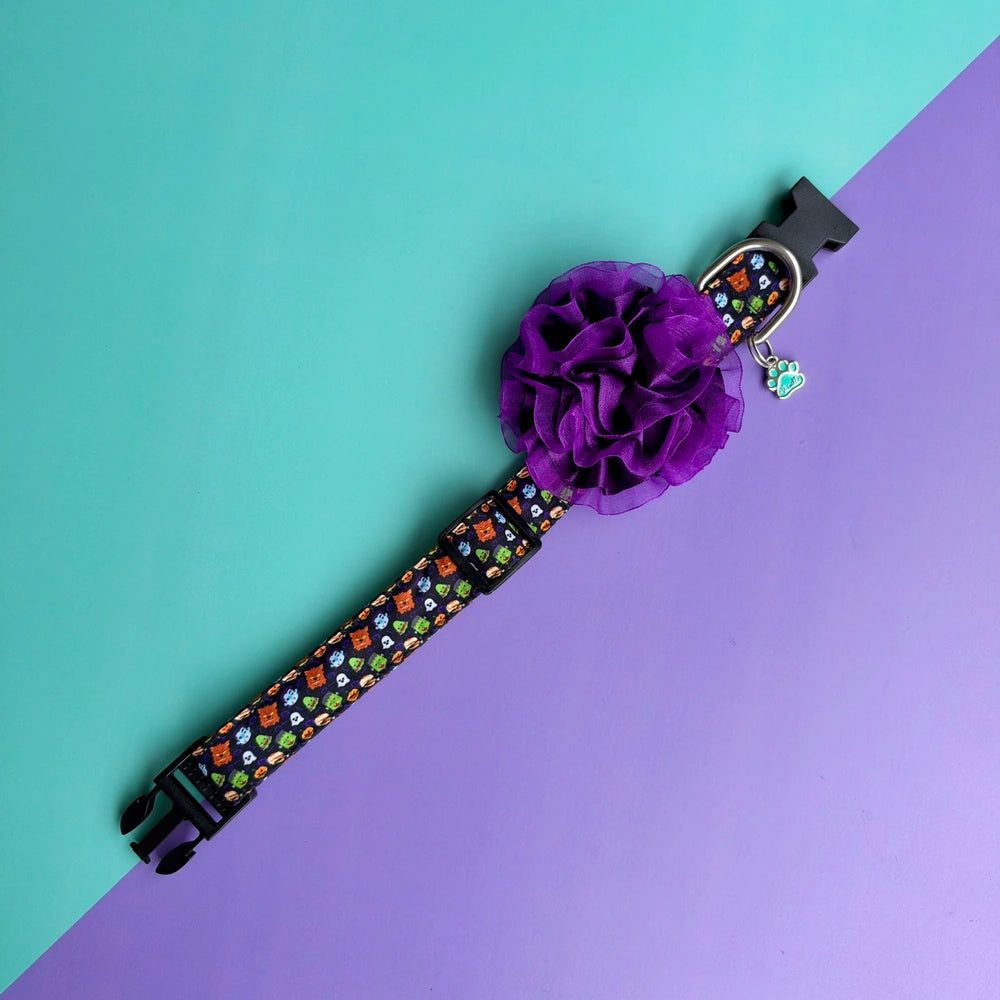 Collar para perros Halloween Monstruos abierto con flor de tul morada