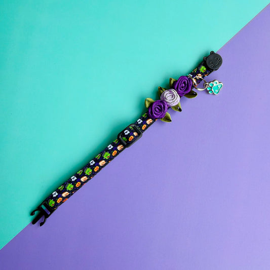Collar ajustable para gatos Halloween Monstruos extendido, con rosas moradas y lila y broche de gato
