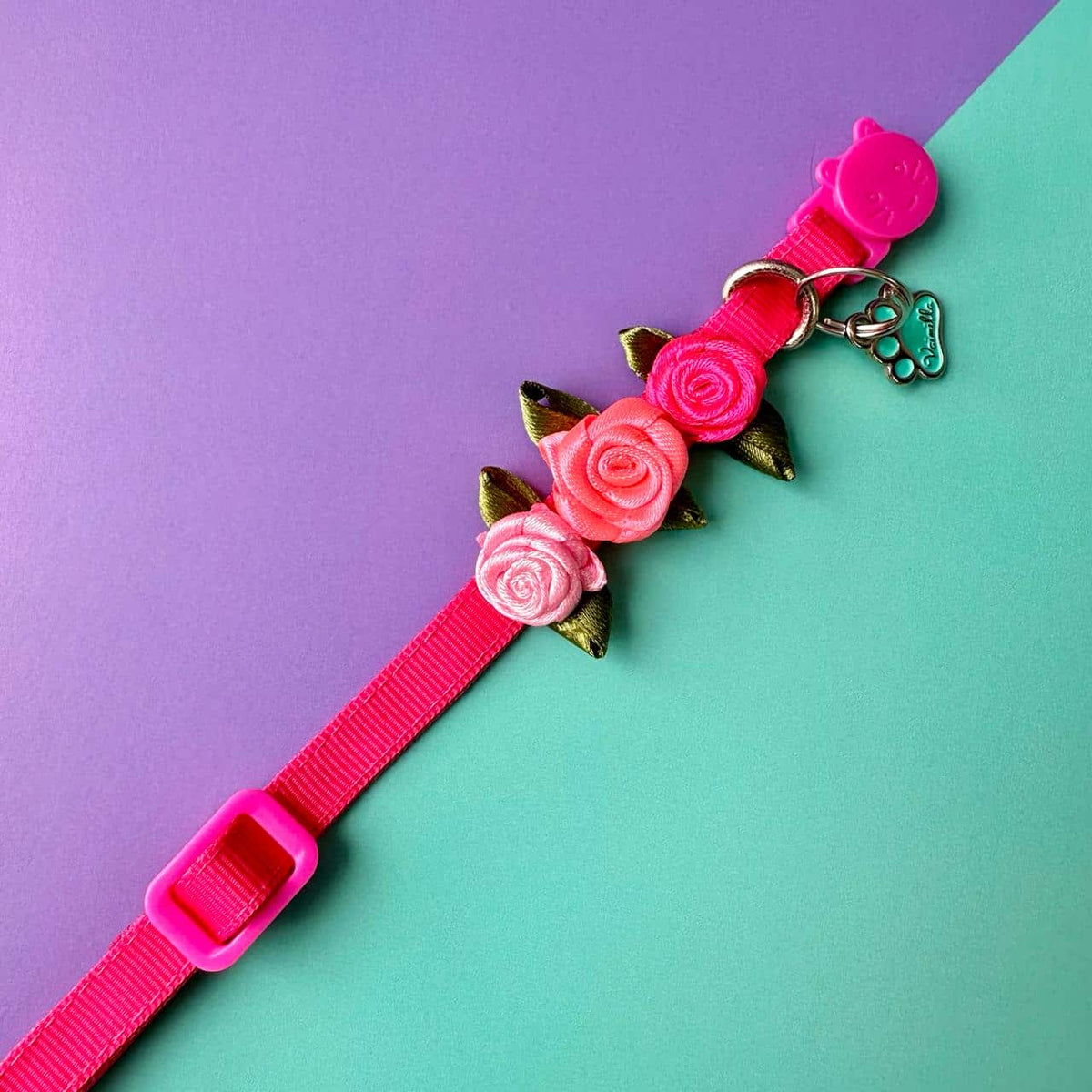 Collar para gatos con rosas fucsia 1