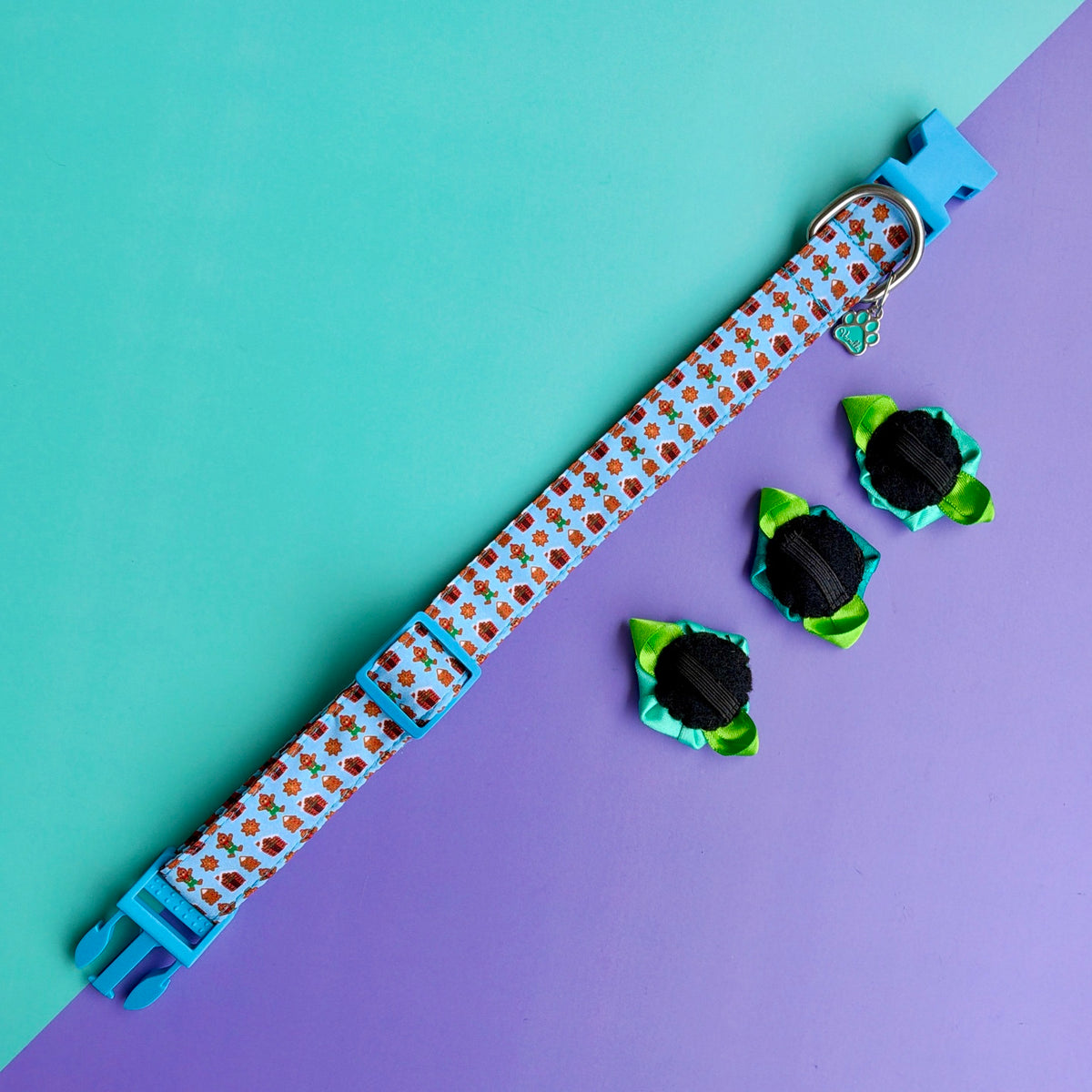 Reverso de las rosas desmontables del collar Dulce Navidad