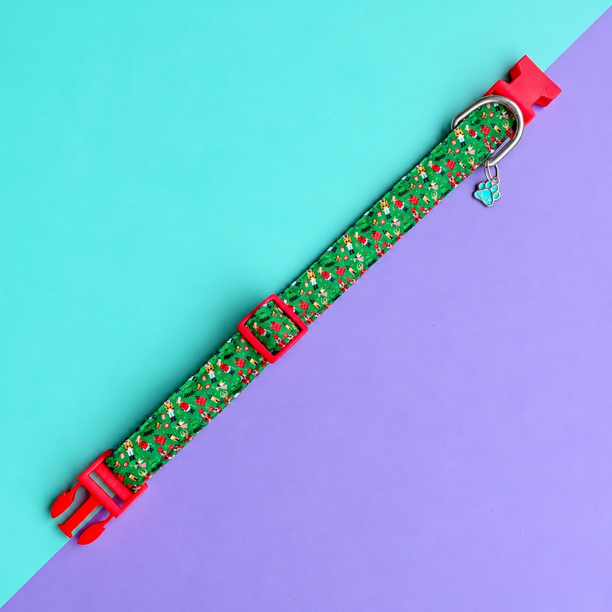 Collar para perros Cascanueces verde con estampado navideño y broche rojo