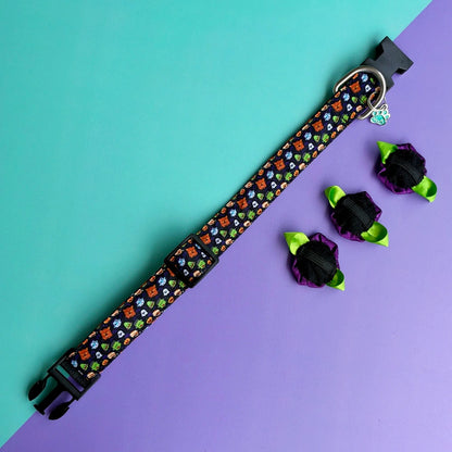 Reverso de las rosas moradas con elásticos para sujetarlas al collar Halloween Monstruos