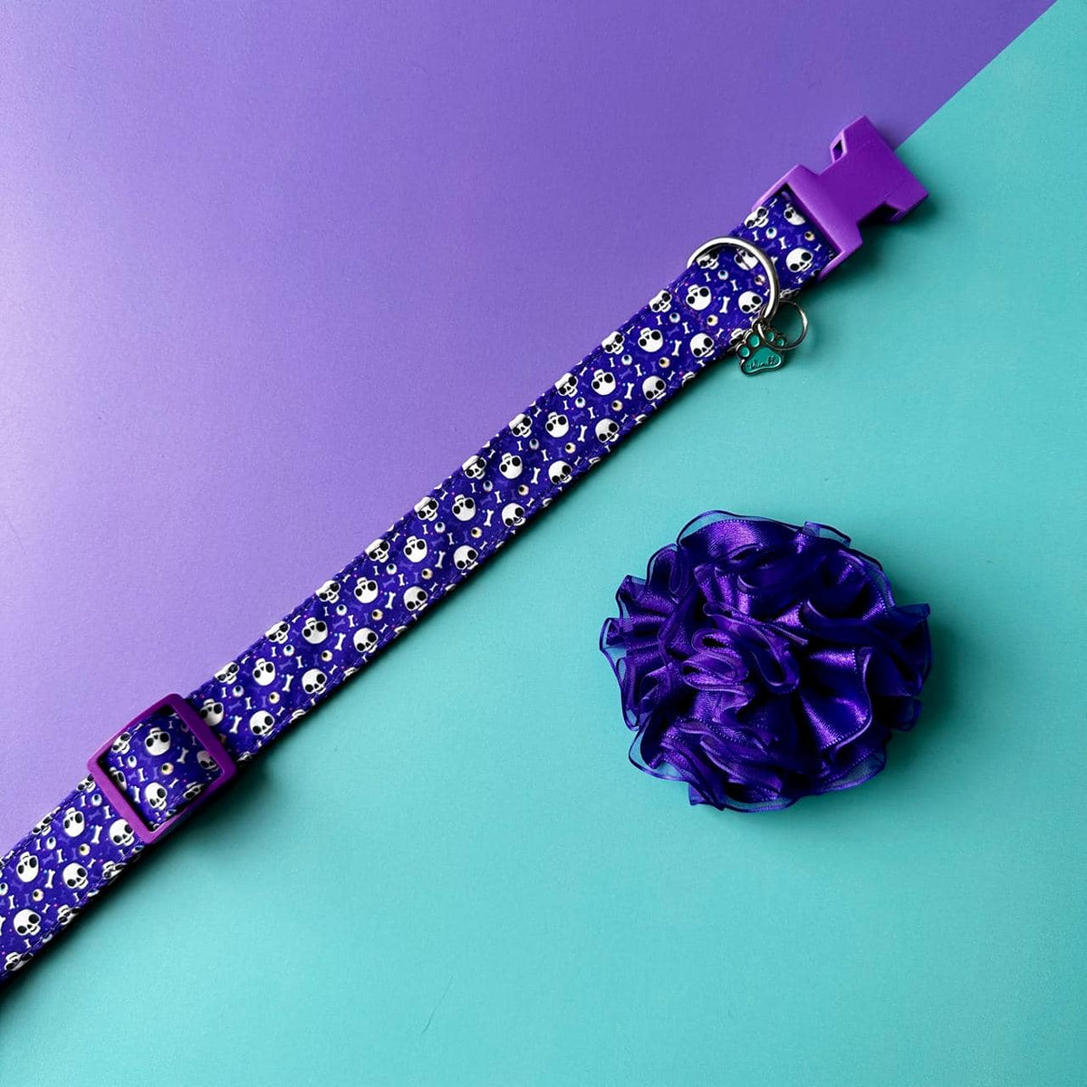 Collar para perros calaveras con flor tul morada