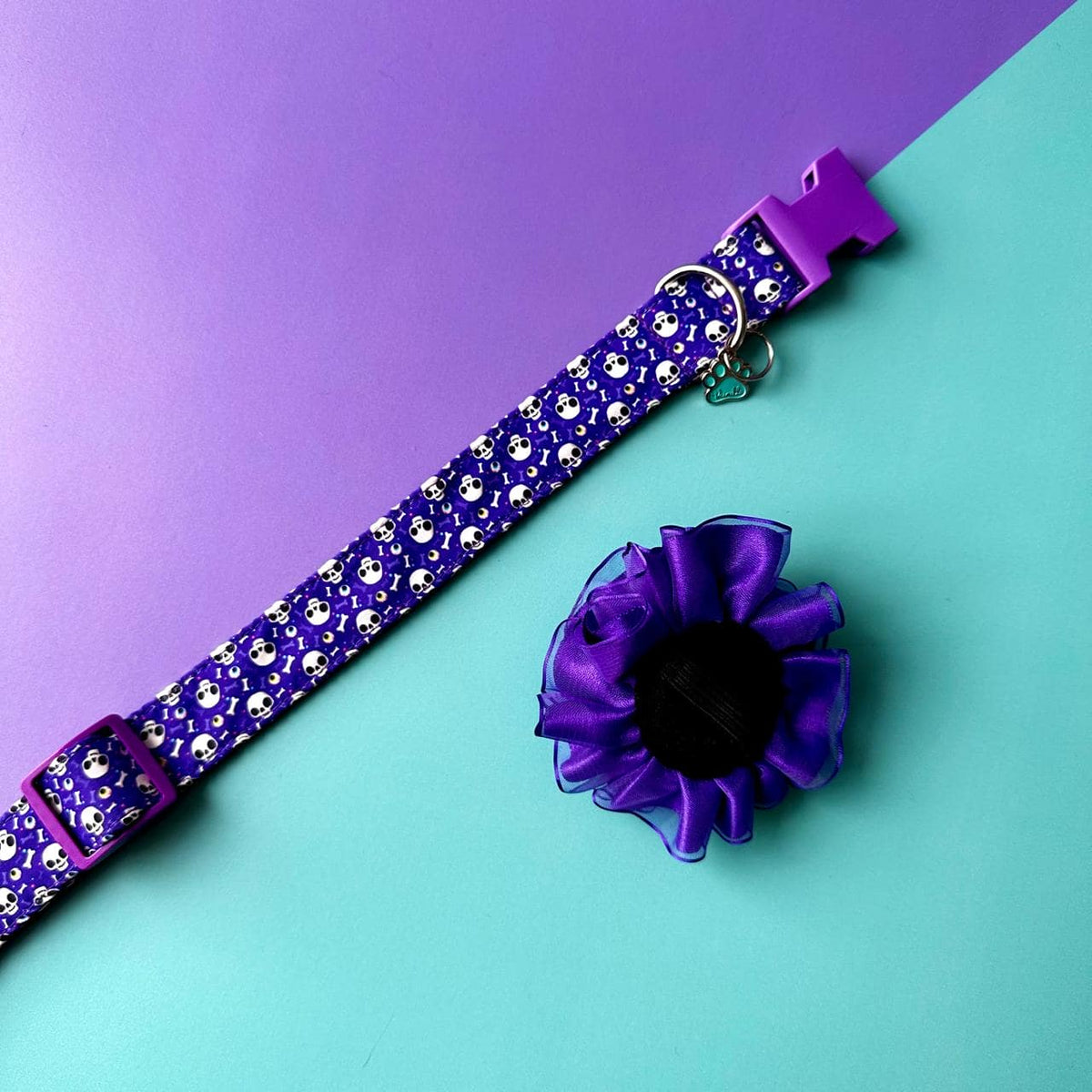 Collar para perros calaveras con flor tul morada