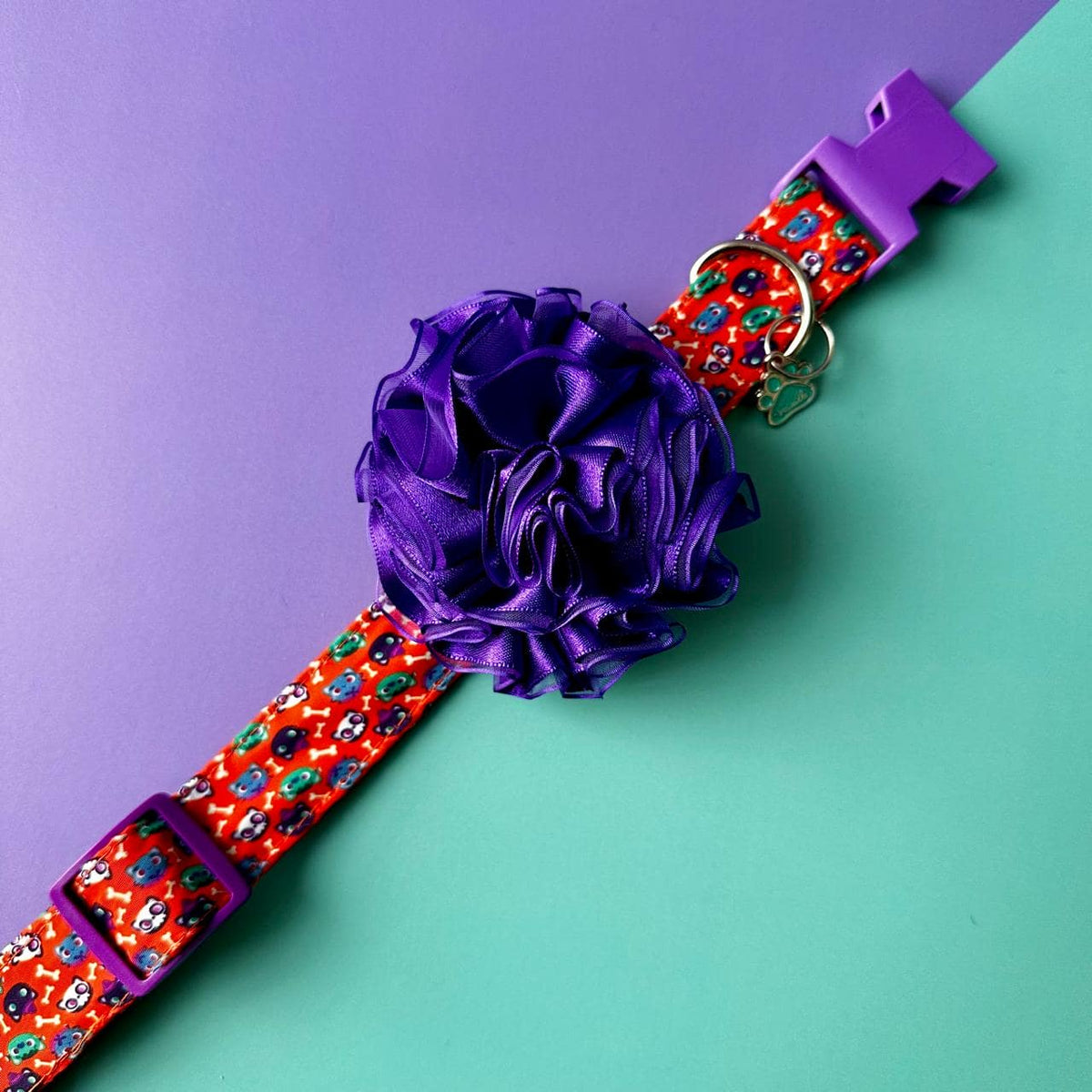 Collar para perros Halloween gatuno con flor tul morada