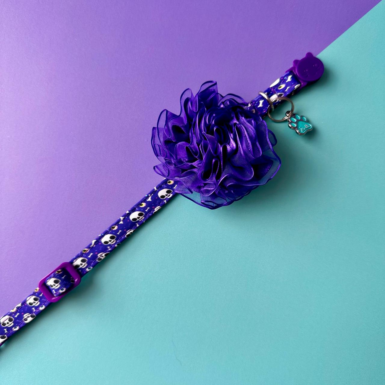 Collar para gatos halloween calaveras con flor tul morada