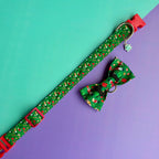 Reverso del corbatín para perro de Navidad Cascanueces con elásticos de sujeción