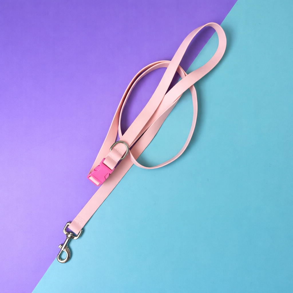 Correa para perros manos libres y extra larga en goma impermeable rosa