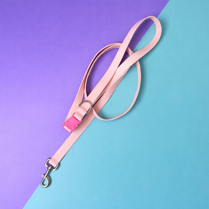 Correa para perros manos libres y extra larga en goma impermeable rosa