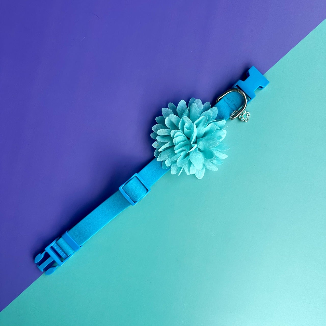 Collar para perros en goma turquesa con flor seda