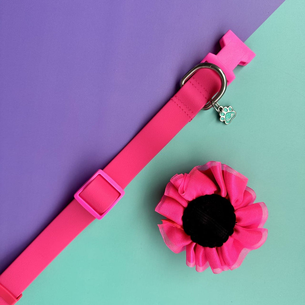 Collar para perros en goma impermeable fucsia con flor tul