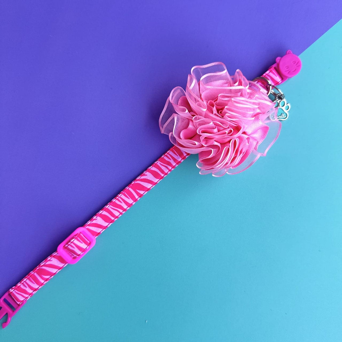 Collar para gatos Cebra fucsia con flor tul rosada