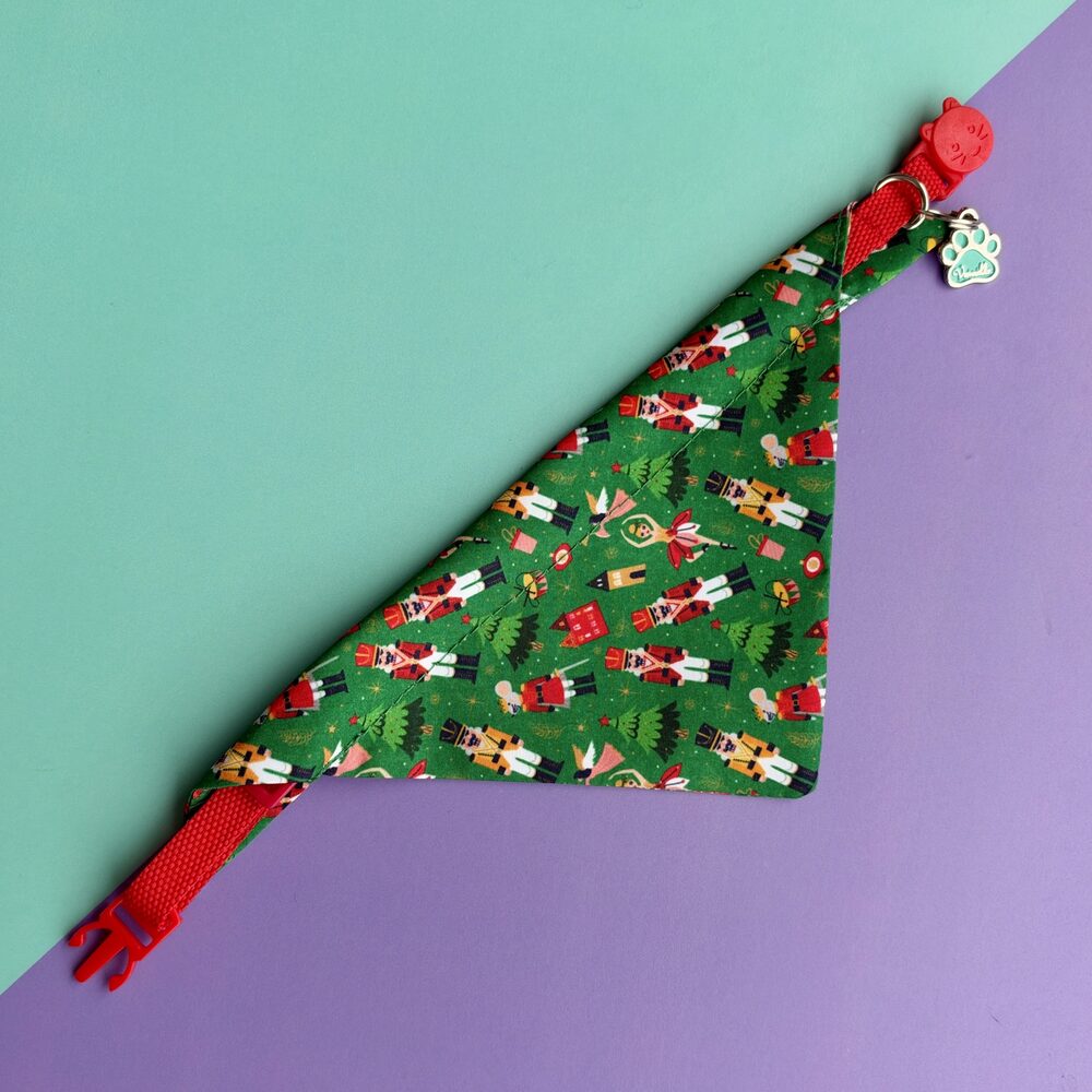 Pañoleta Cascanueces para gato con collar graduable