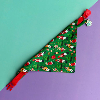 Pañoleta Cascanueces para gato con collar graduable
