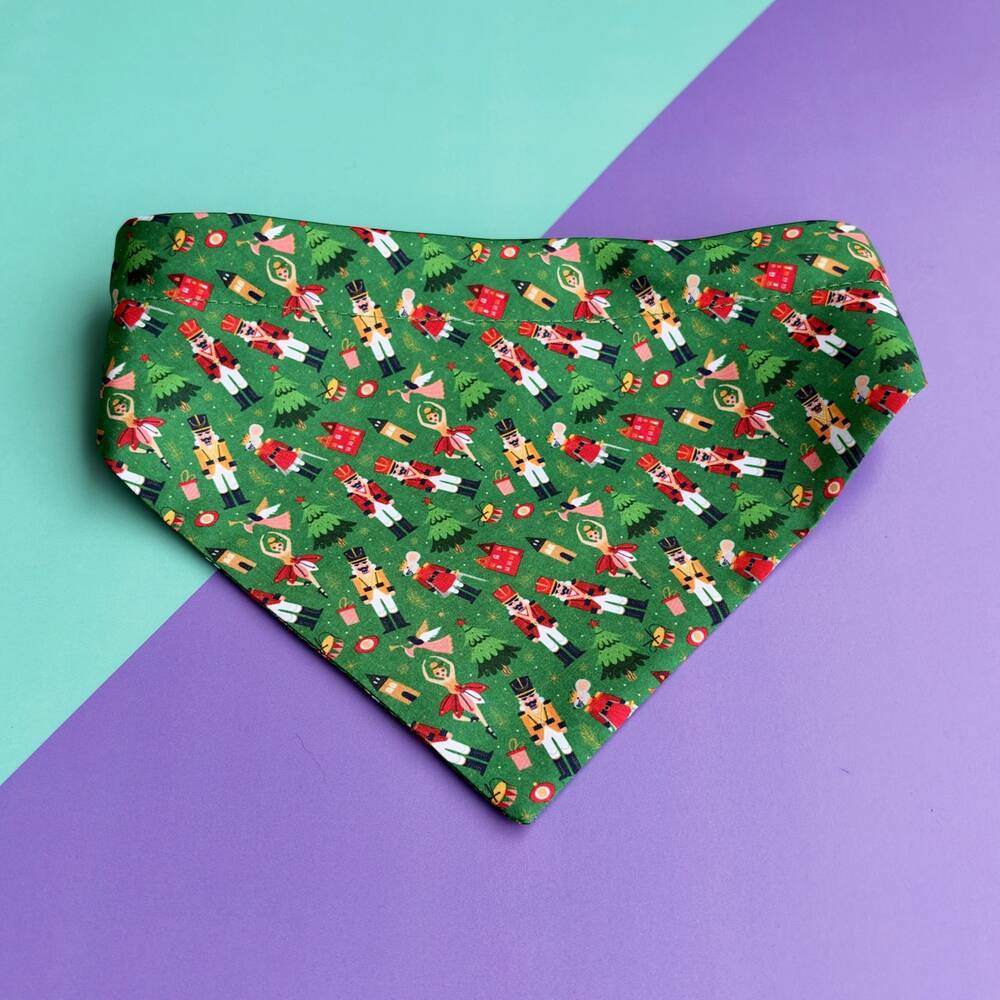 Pañoleta para perro de Navidad Cascanueces, vista frontal