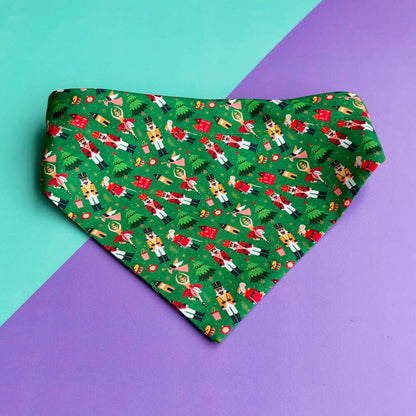 Pañoleta para perro de Navidad Cascanueces, vista frontal