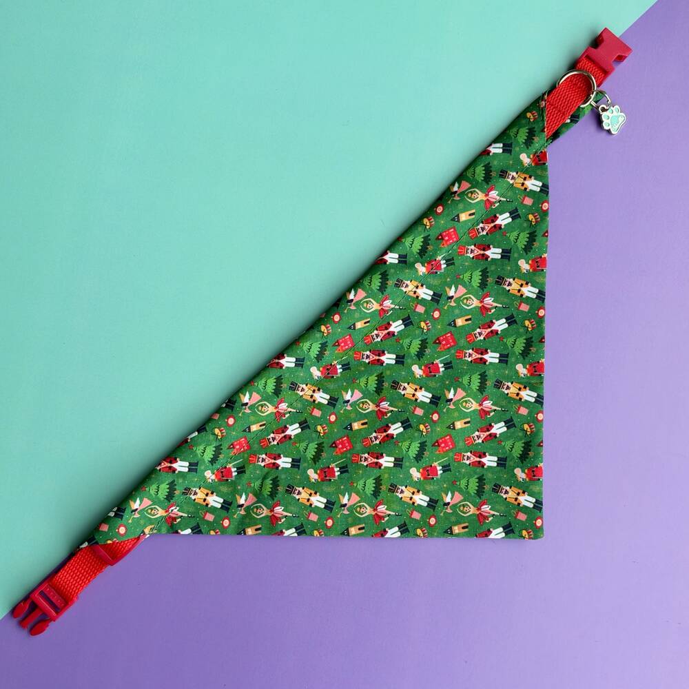 Pañoleta Cascanueces para perro con collar graduable