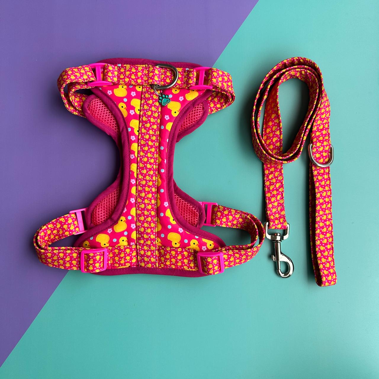 Pechera para perros antitirones patos fucsia con correa