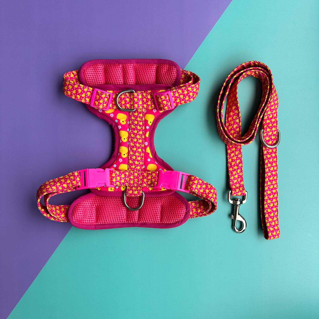 Pechera para perros antitirones patos fucsia con correa