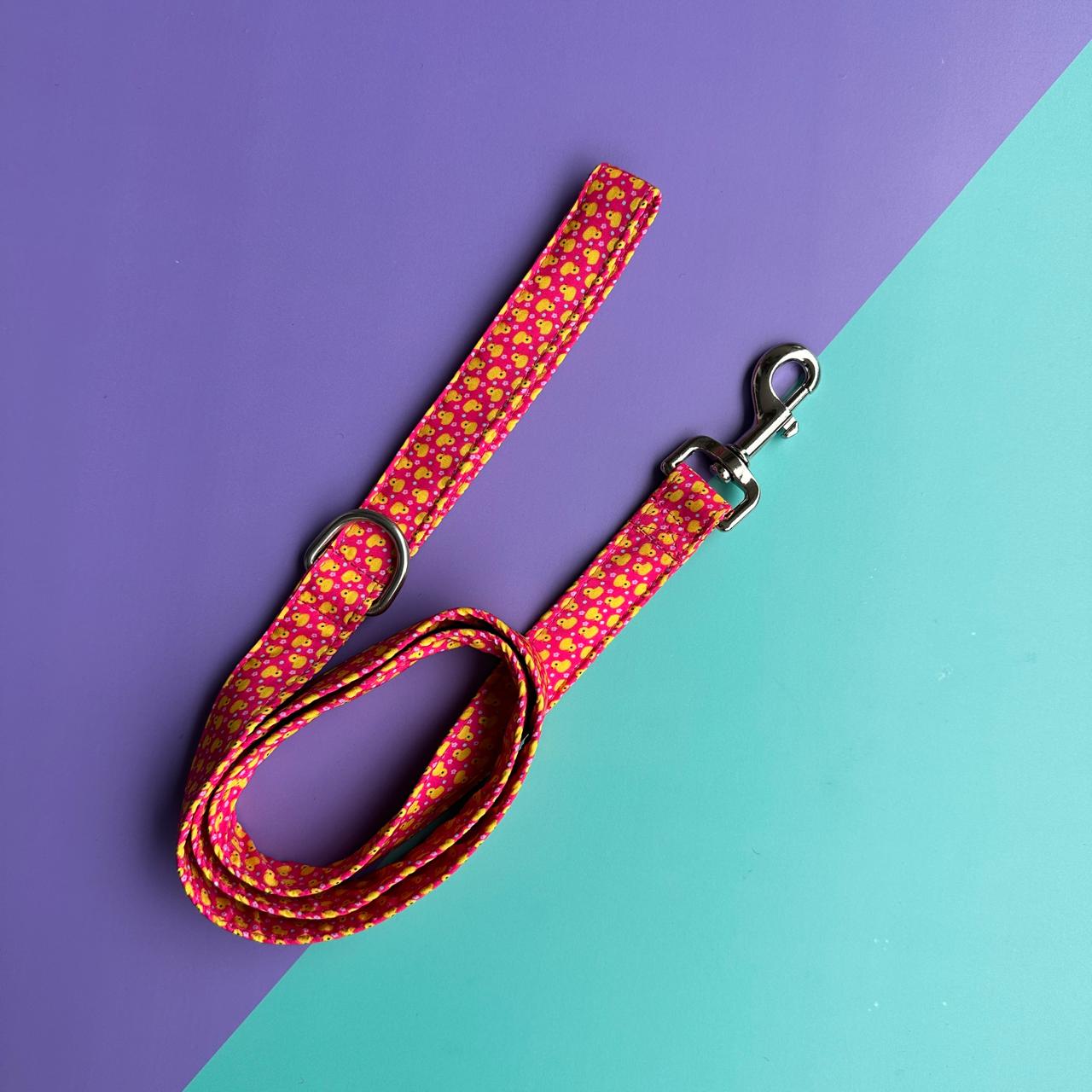 Pechera para perros antitirones patos fucsia con correa