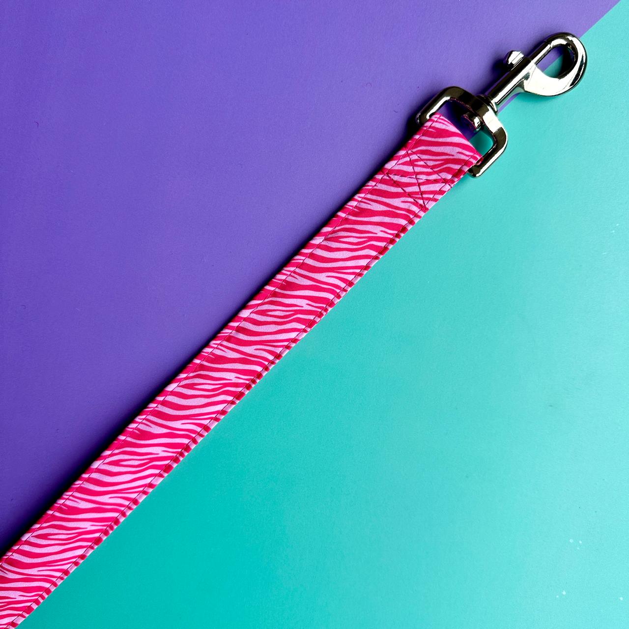 Pechera para perros antitirones cebra fucsia con correa
