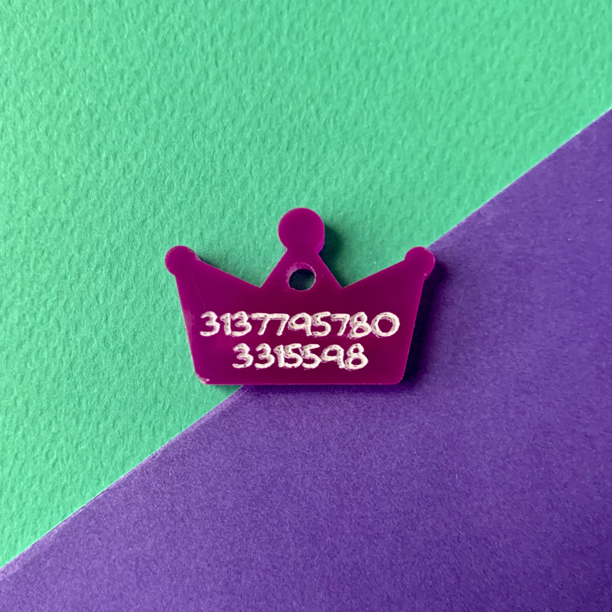 Placa de identificación Corona
